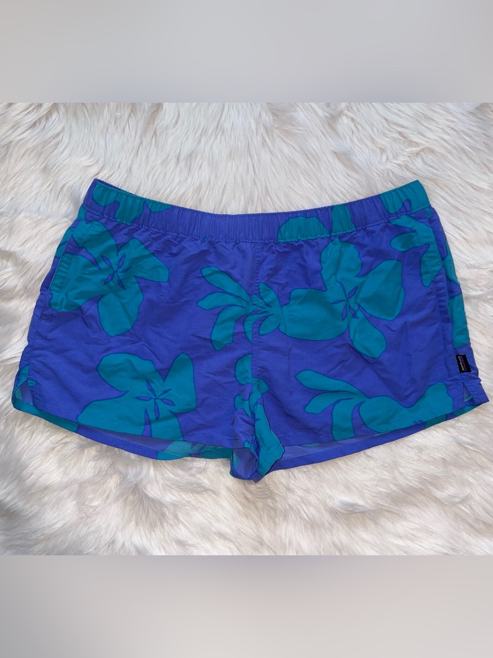 Patagonia barely baggies Kalani floral shorts women’s XL tropical purple blue